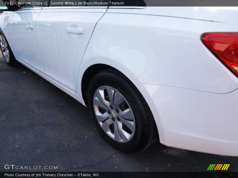 Summit White / Jet Black/Medium Titanium 2012 Chevrolet Cruze LS