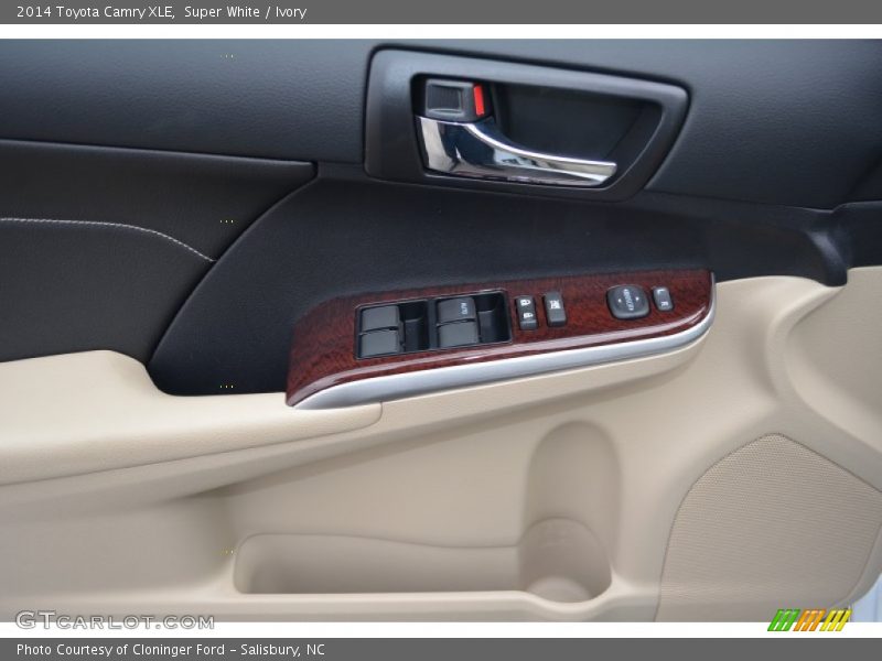 Super White / Ivory 2014 Toyota Camry XLE
