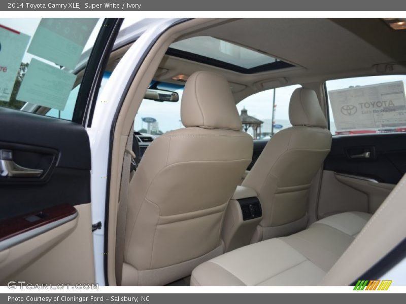 Super White / Ivory 2014 Toyota Camry XLE