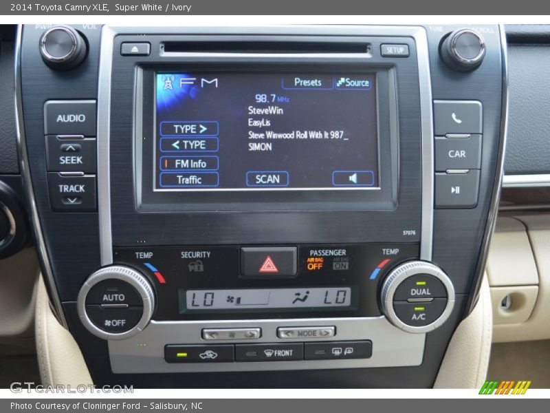 Super White / Ivory 2014 Toyota Camry XLE