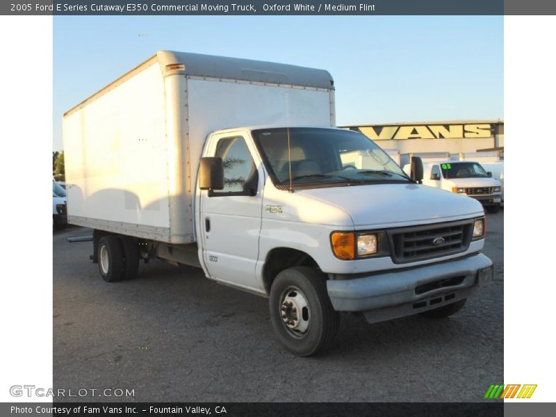 Oxford White / Medium Flint 2005 Ford E Series Cutaway E350 Commercial Moving Truck