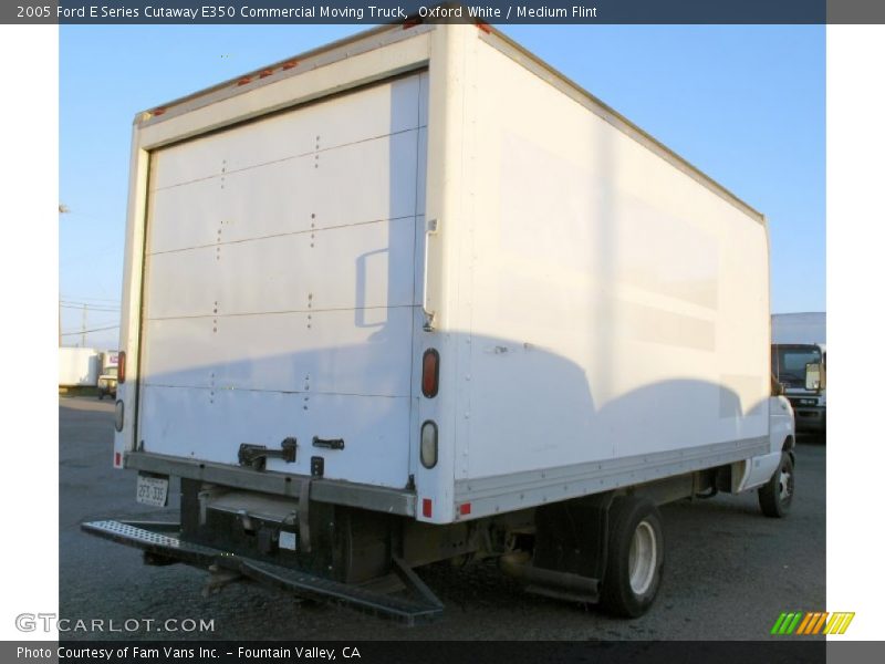Oxford White / Medium Flint 2005 Ford E Series Cutaway E350 Commercial Moving Truck