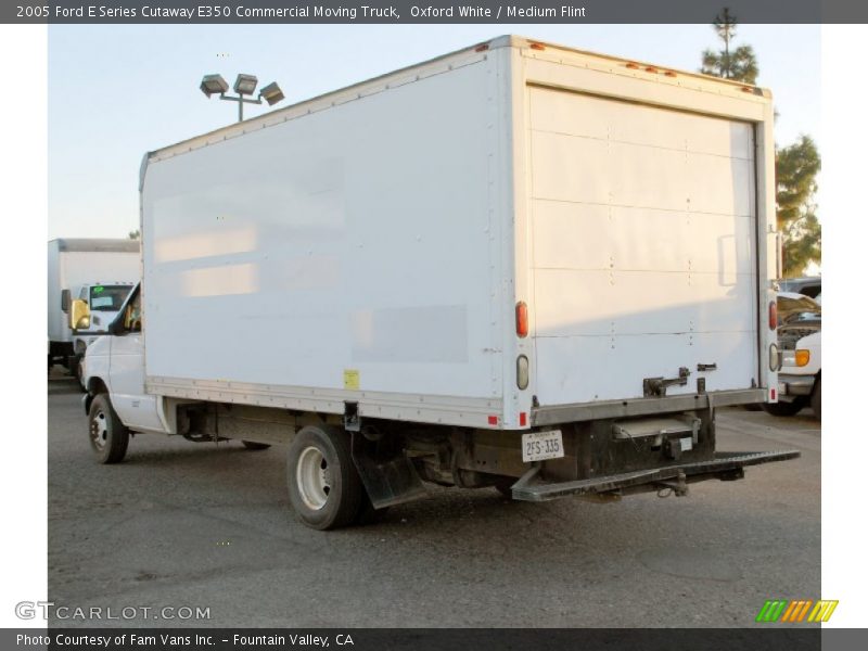 Oxford White / Medium Flint 2005 Ford E Series Cutaway E350 Commercial Moving Truck