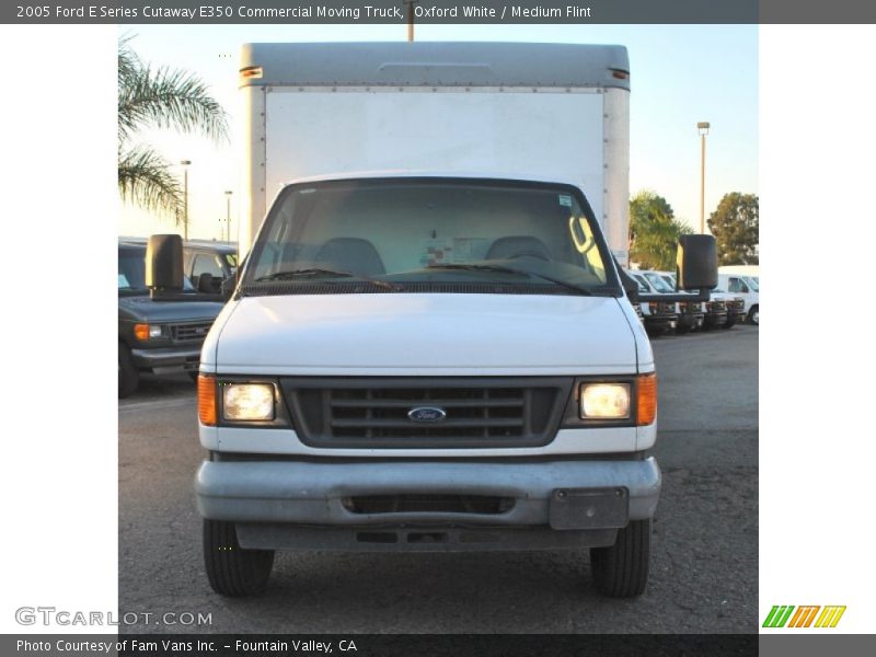 Oxford White / Medium Flint 2005 Ford E Series Cutaway E350 Commercial Moving Truck