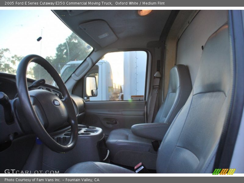 Oxford White / Medium Flint 2005 Ford E Series Cutaway E350 Commercial Moving Truck