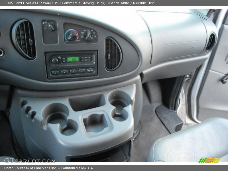 Oxford White / Medium Flint 2005 Ford E Series Cutaway E350 Commercial Moving Truck