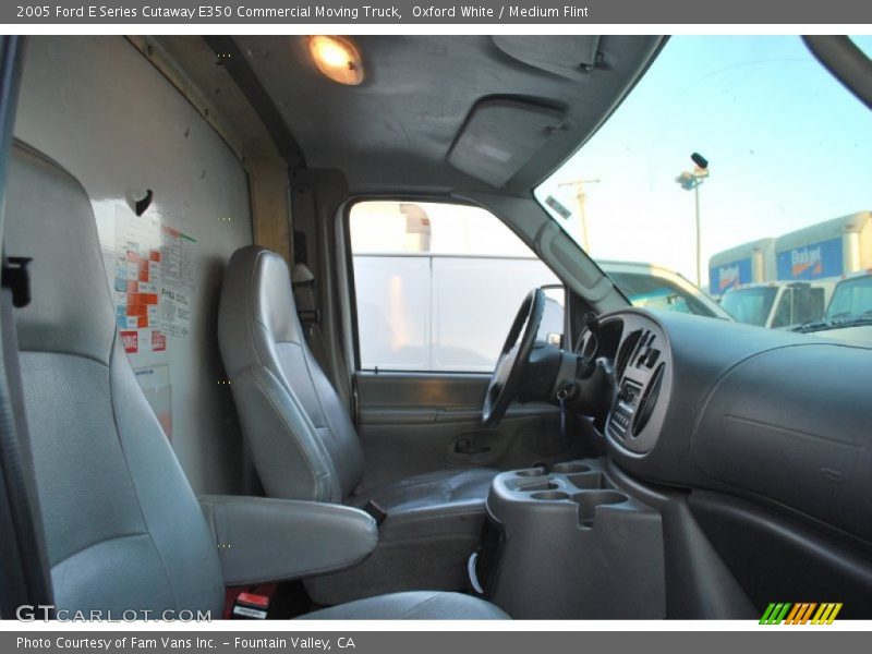 Oxford White / Medium Flint 2005 Ford E Series Cutaway E350 Commercial Moving Truck