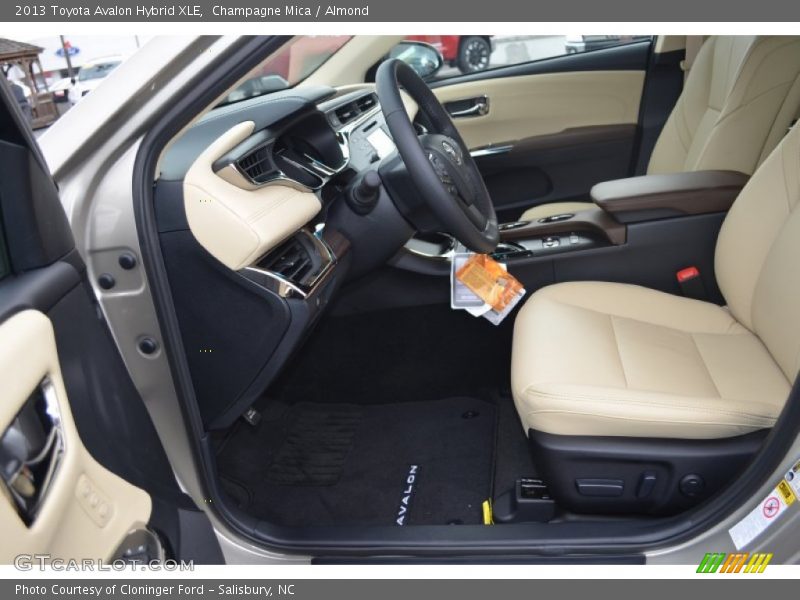 Champagne Mica / Almond 2013 Toyota Avalon Hybrid XLE