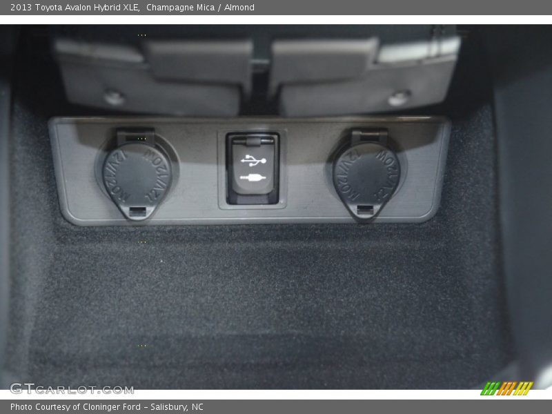 Champagne Mica / Almond 2013 Toyota Avalon Hybrid XLE