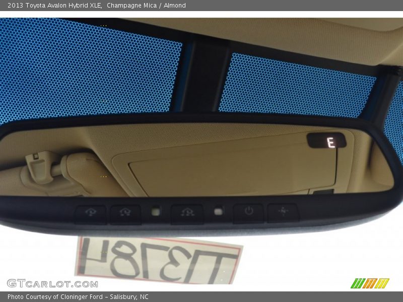 Champagne Mica / Almond 2013 Toyota Avalon Hybrid XLE