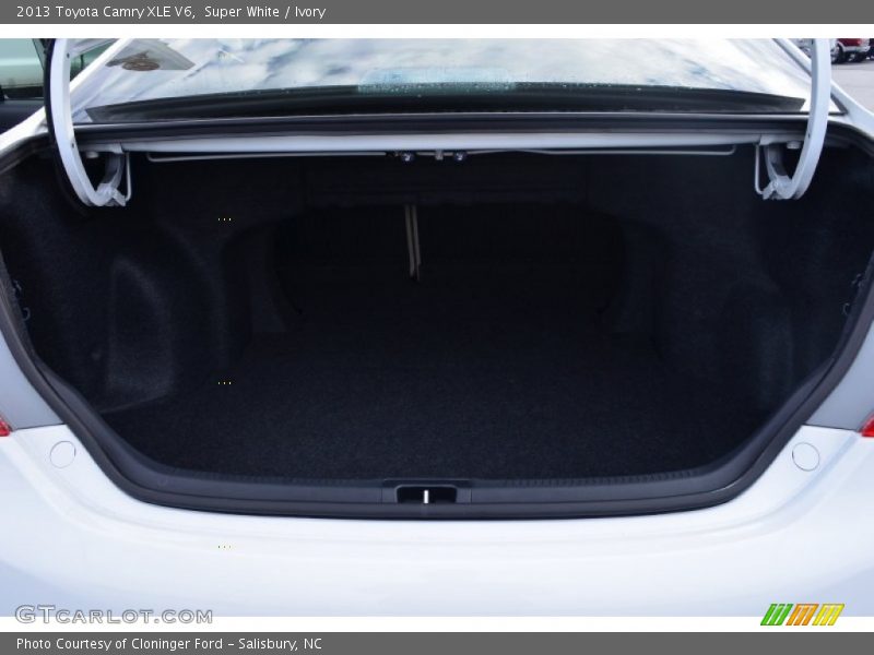 Super White / Ivory 2013 Toyota Camry XLE V6