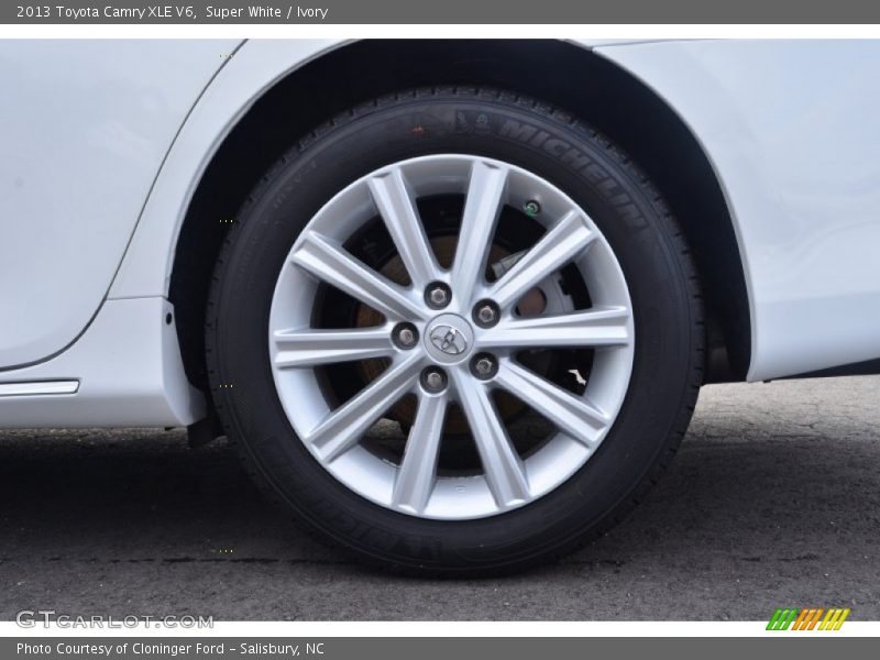 Super White / Ivory 2013 Toyota Camry XLE V6