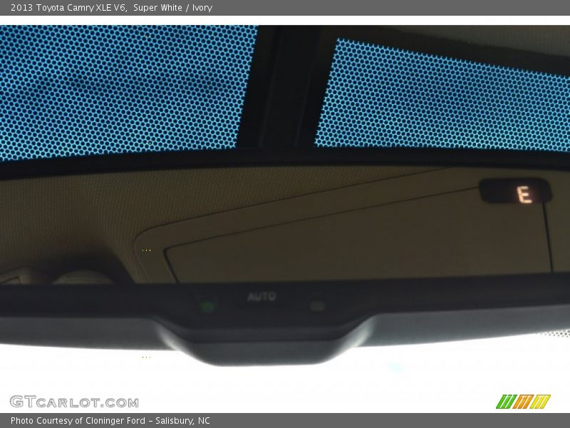 Super White / Ivory 2013 Toyota Camry XLE V6