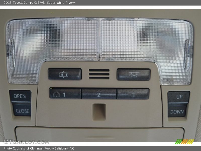 Super White / Ivory 2013 Toyota Camry XLE V6