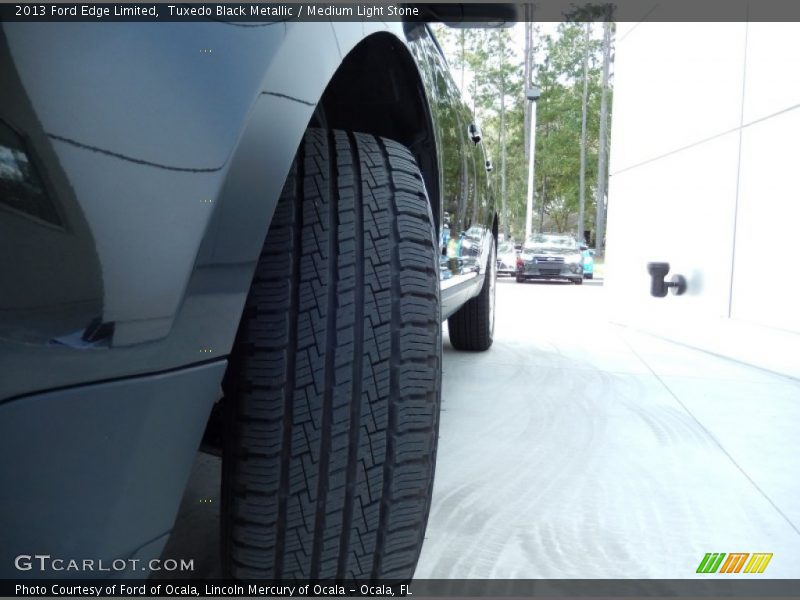 Tuxedo Black Metallic / Medium Light Stone 2013 Ford Edge Limited