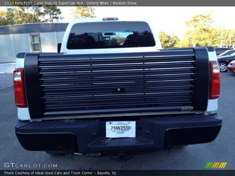 Oxford White / Medium Stone 2010 Ford F250 Super Duty XL SuperCab 4x4