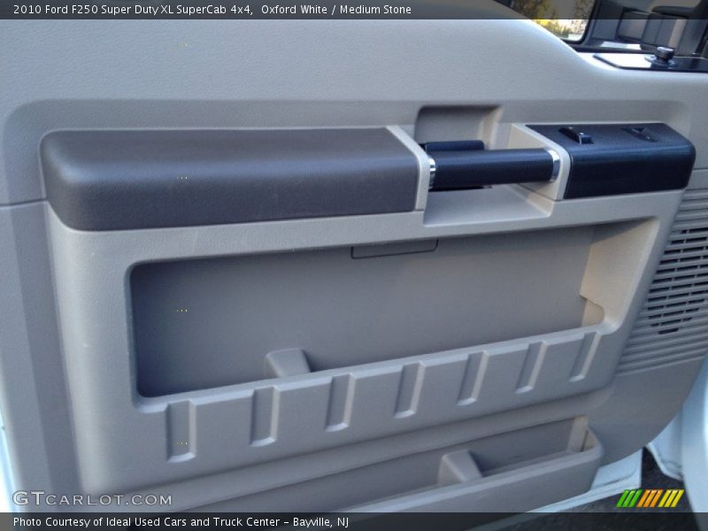 Oxford White / Medium Stone 2010 Ford F250 Super Duty XL SuperCab 4x4