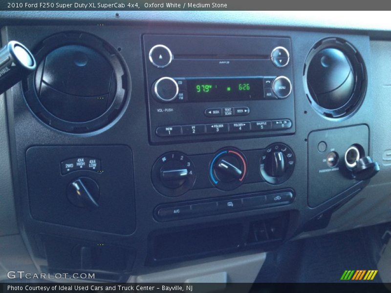 Oxford White / Medium Stone 2010 Ford F250 Super Duty XL SuperCab 4x4