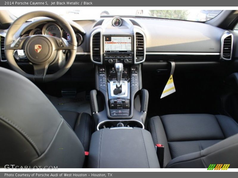 Dashboard of 2014 Cayenne S
