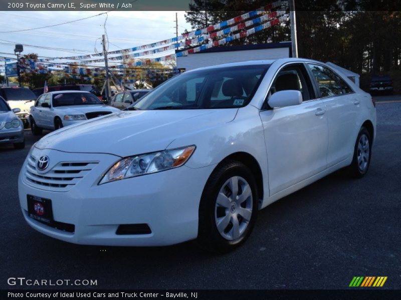 Super White / Ash 2009 Toyota Camry LE