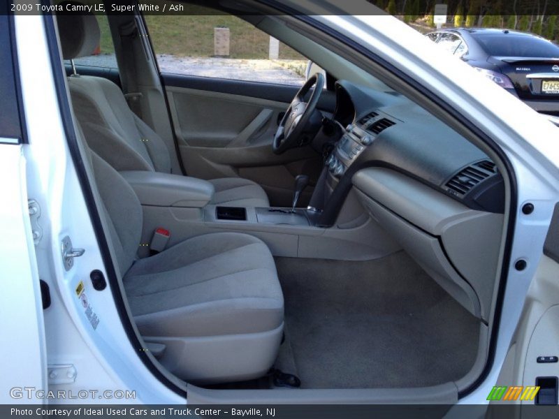 Super White / Ash 2009 Toyota Camry LE