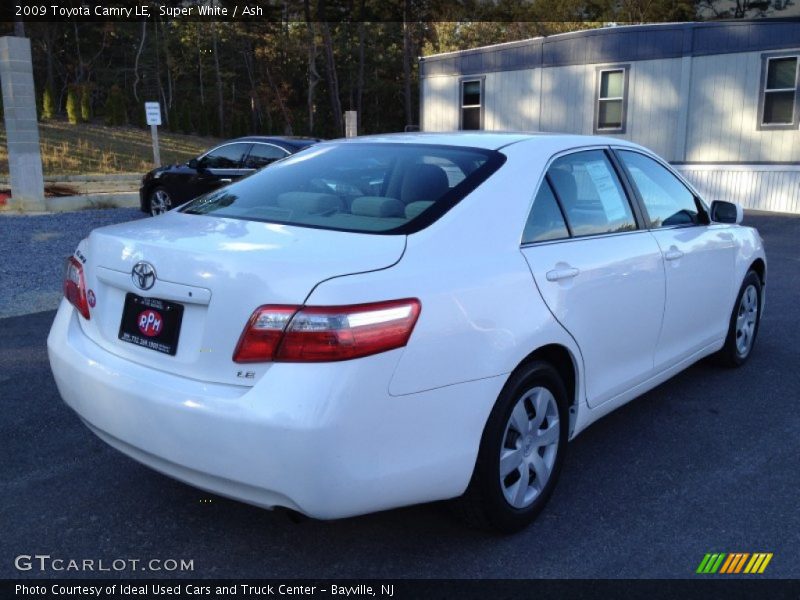 Super White / Ash 2009 Toyota Camry LE