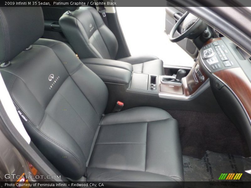 Front Seat of 2009 M 35 Sedan