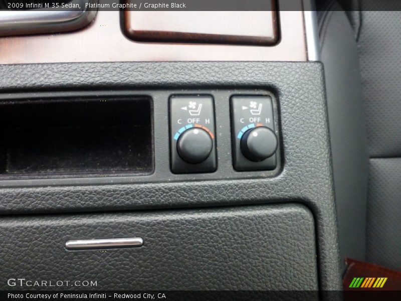Controls of 2009 M 35 Sedan