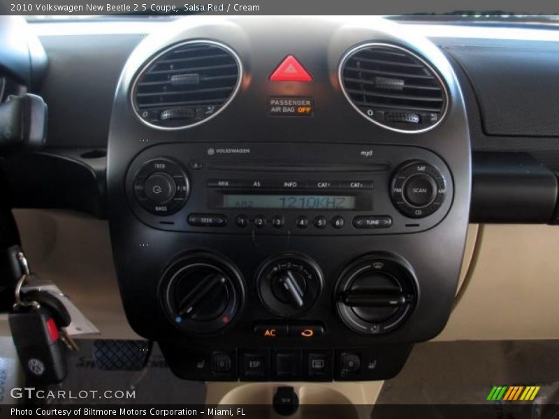 Salsa Red / Cream 2010 Volkswagen New Beetle 2.5 Coupe