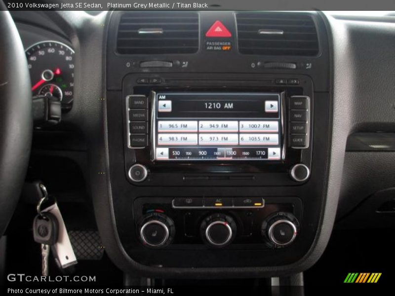 Platinum Grey Metallic / Titan Black 2010 Volkswagen Jetta SE Sedan