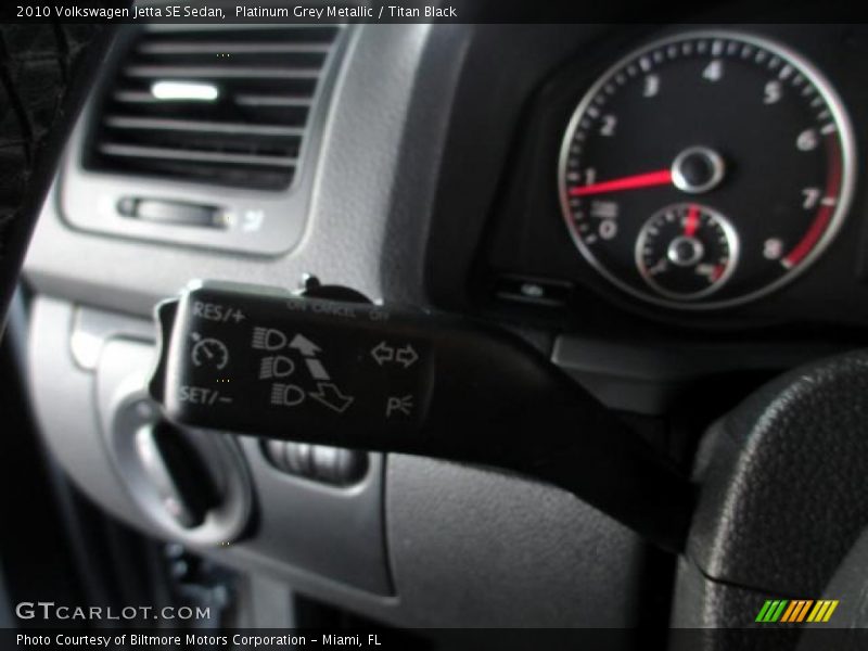 Platinum Grey Metallic / Titan Black 2010 Volkswagen Jetta SE Sedan