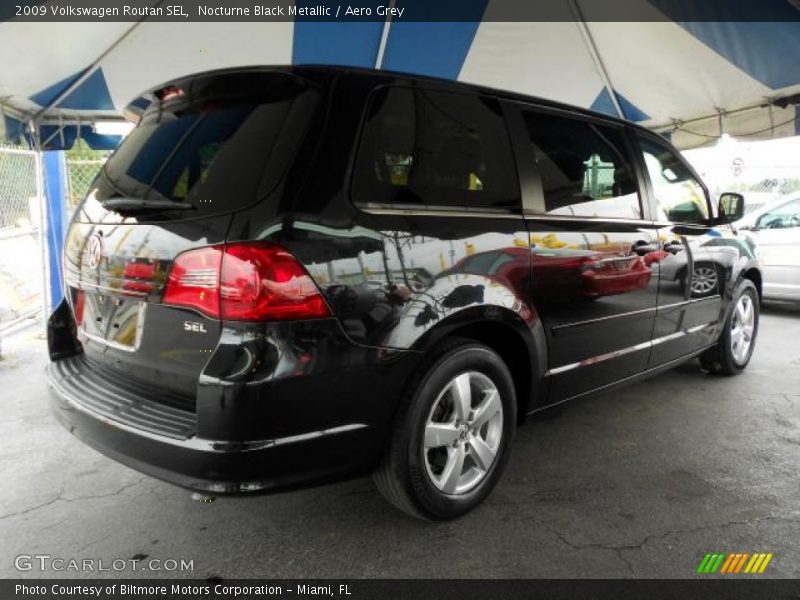 Nocturne Black Metallic / Aero Grey 2009 Volkswagen Routan SEL