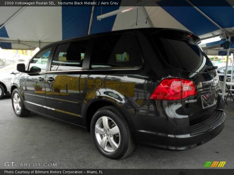 Nocturne Black Metallic / Aero Grey 2009 Volkswagen Routan SEL