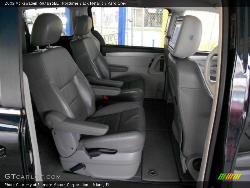 Nocturne Black Metallic / Aero Grey 2009 Volkswagen Routan SEL
