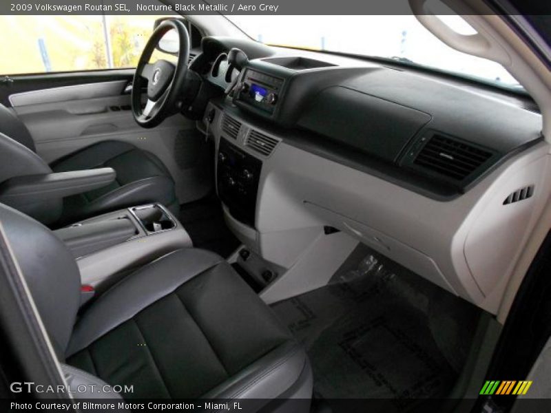 Nocturne Black Metallic / Aero Grey 2009 Volkswagen Routan SEL