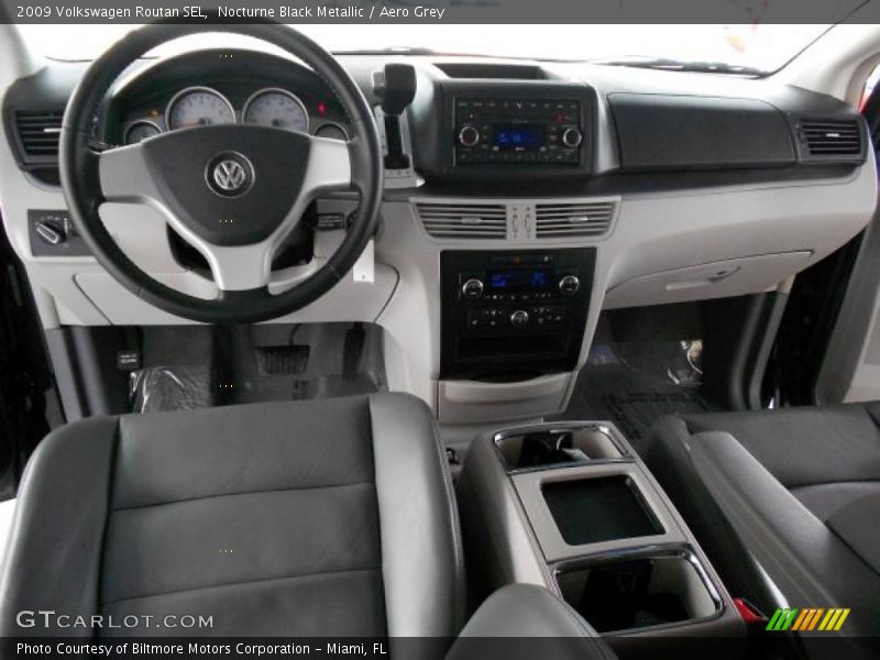 Nocturne Black Metallic / Aero Grey 2009 Volkswagen Routan SEL