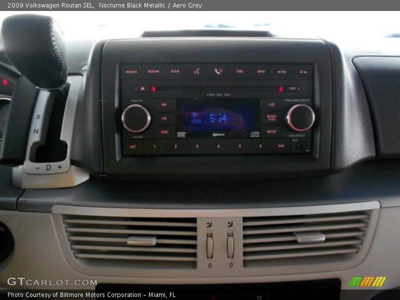 Nocturne Black Metallic / Aero Grey 2009 Volkswagen Routan SEL