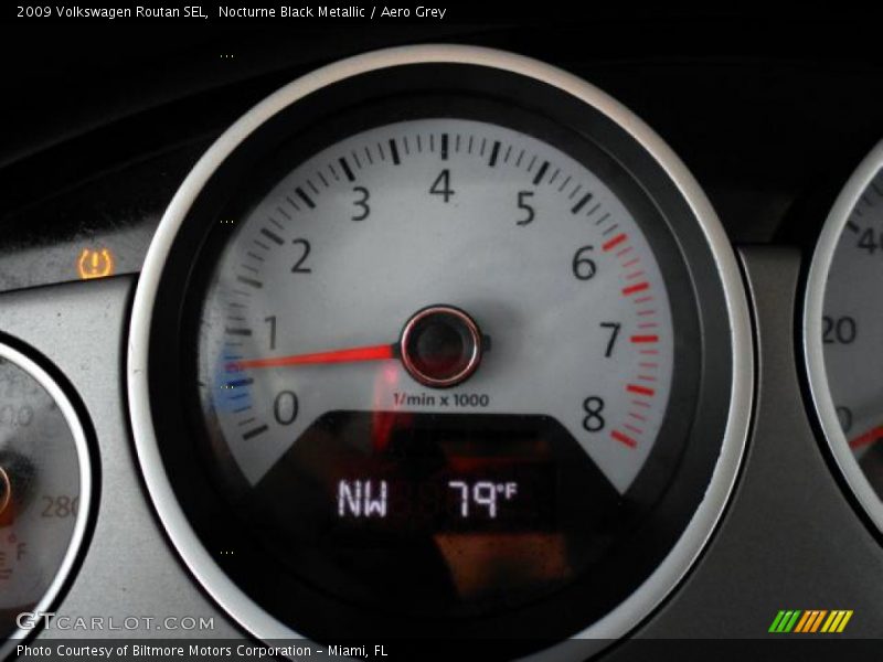 Nocturne Black Metallic / Aero Grey 2009 Volkswagen Routan SEL