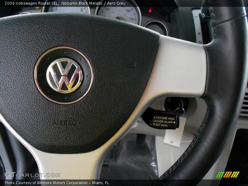 Nocturne Black Metallic / Aero Grey 2009 Volkswagen Routan SEL