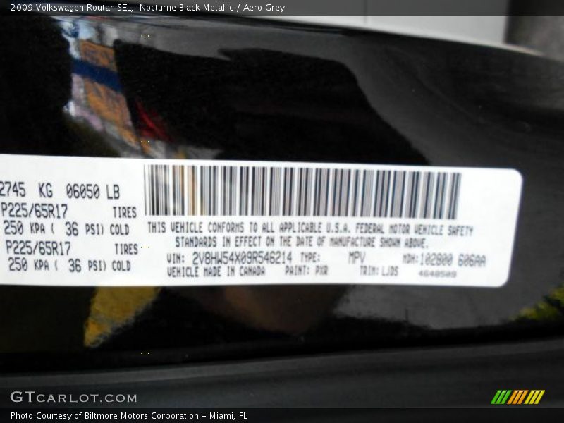 Nocturne Black Metallic / Aero Grey 2009 Volkswagen Routan SEL