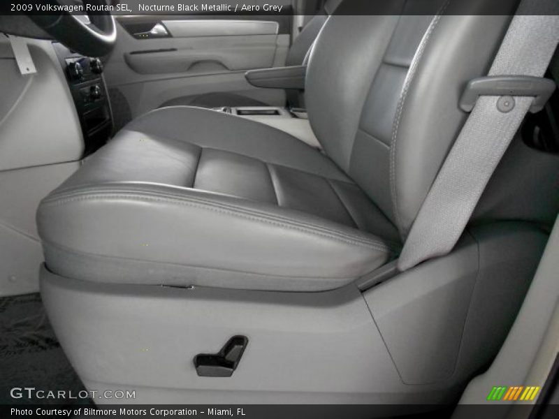 Nocturne Black Metallic / Aero Grey 2009 Volkswagen Routan SEL