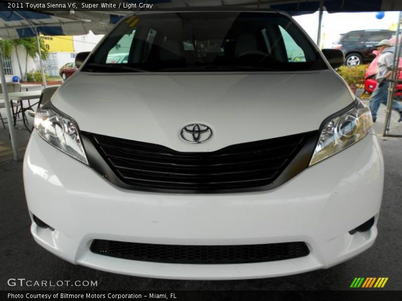 Super White / Light Gray 2011 Toyota Sienna V6