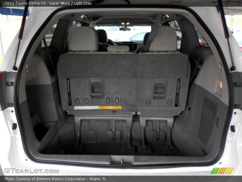Super White / Light Gray 2011 Toyota Sienna V6