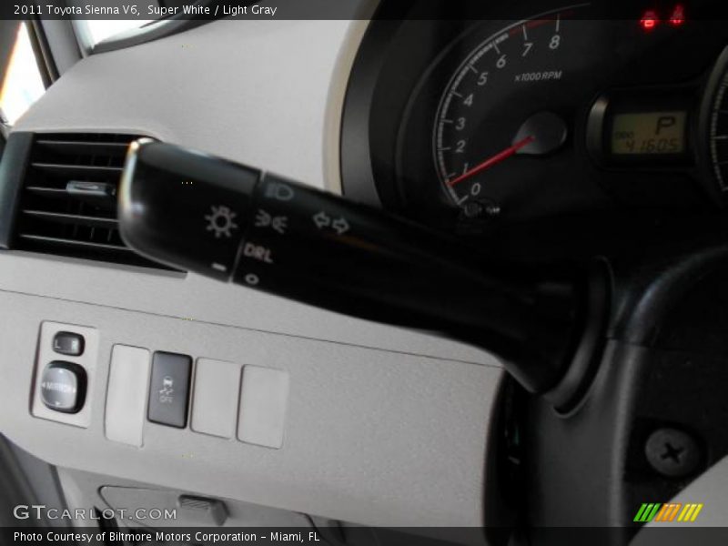 Super White / Light Gray 2011 Toyota Sienna V6