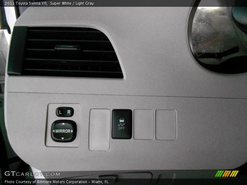 Super White / Light Gray 2011 Toyota Sienna V6