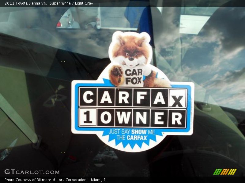 Super White / Light Gray 2011 Toyota Sienna V6