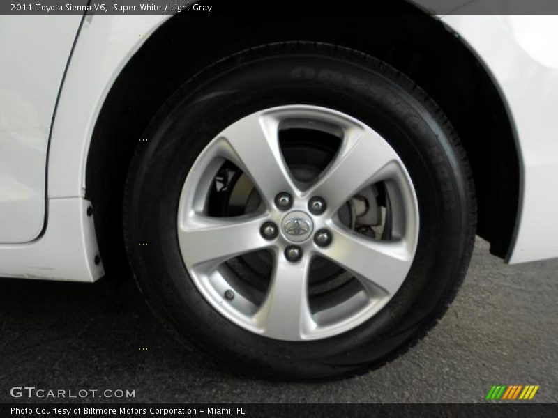 Super White / Light Gray 2011 Toyota Sienna V6