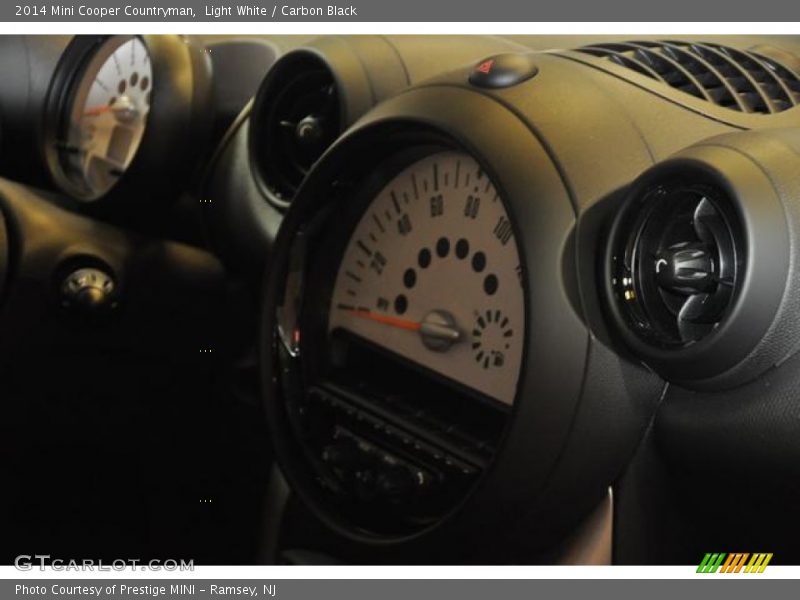 Light White / Carbon Black 2014 Mini Cooper Countryman