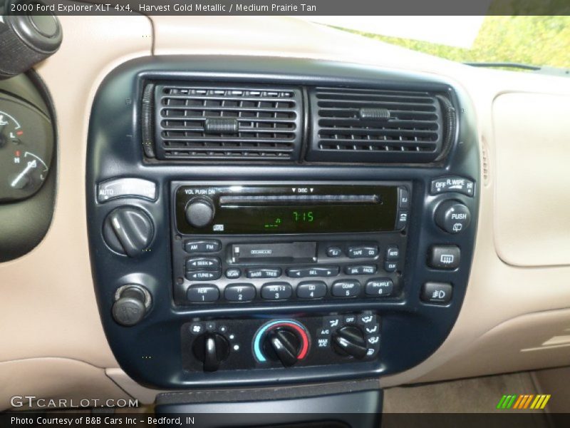 Harvest Gold Metallic / Medium Prairie Tan 2000 Ford Explorer XLT 4x4
