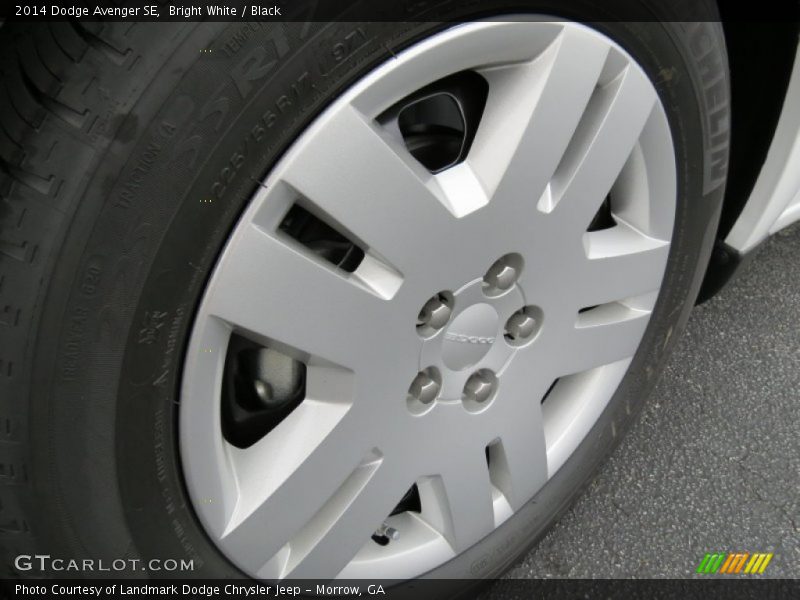 Bright White / Black 2014 Dodge Avenger SE